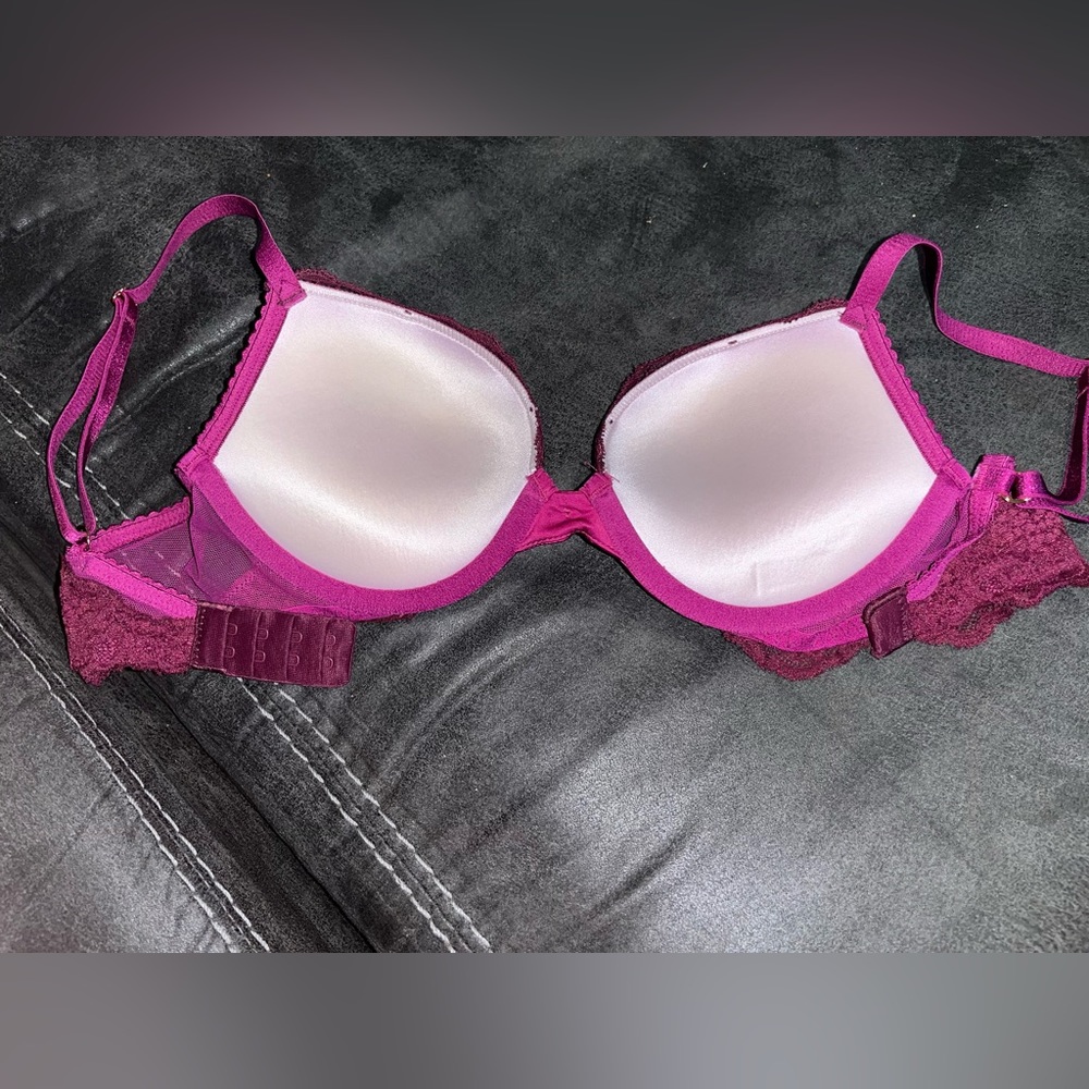 Victoria’s Secret bombshell bra - Picture 2 of 2